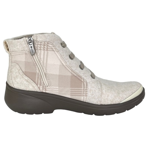 Bzees Womens Ankle Boots 7M Kick Back Taupe Cushioned Insole Arch Support - Picture 4 of 15